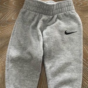 NIKE sweatpants. 2T